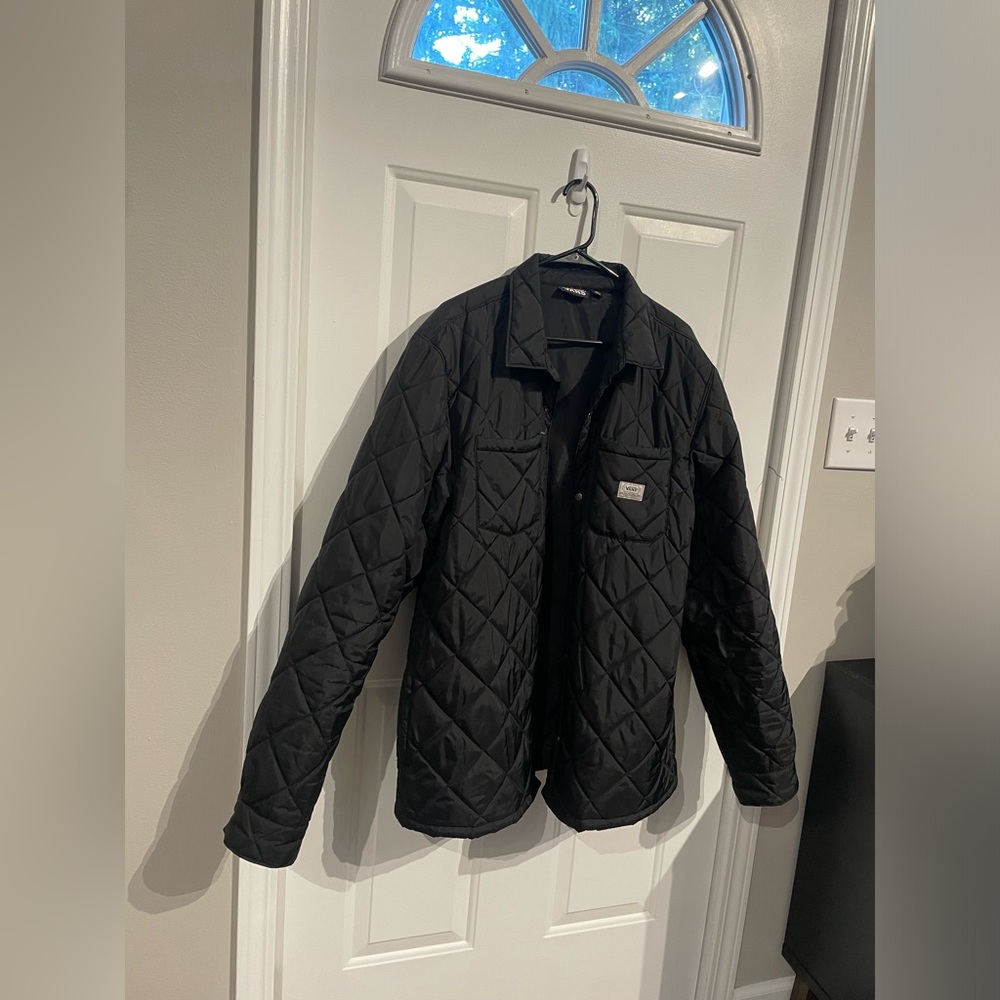 Vans men’s quilted black lightweight coat size XL pocketed small hole see notes